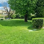 Spacieux T2, Emplacement Ideal Et Parking Prive Uzès