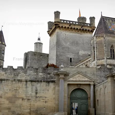 Appartement Spacieux T2, Emplacement Ideal Et Parking Prive Uzès